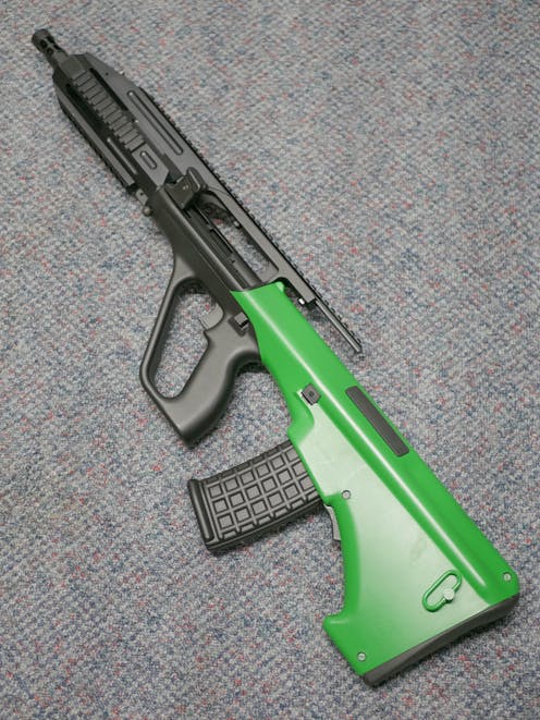 Jing Gong BY-103714 JG0450A AU-3G Tactical AUG AEG; PTT Green