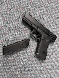 RAVEN BY-103900 EU17 GBB Pistol; Black