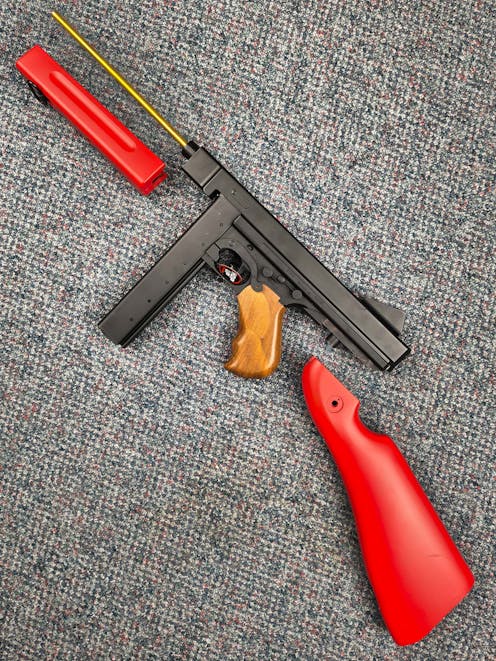 CYMA BY-105165 CM.033 Thompson M1A1 Military; PTT Red