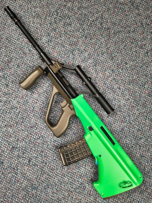 Jing Gong BY-105284 0449A AU-G2 AUG Bullpup AEG; Two Tone Green