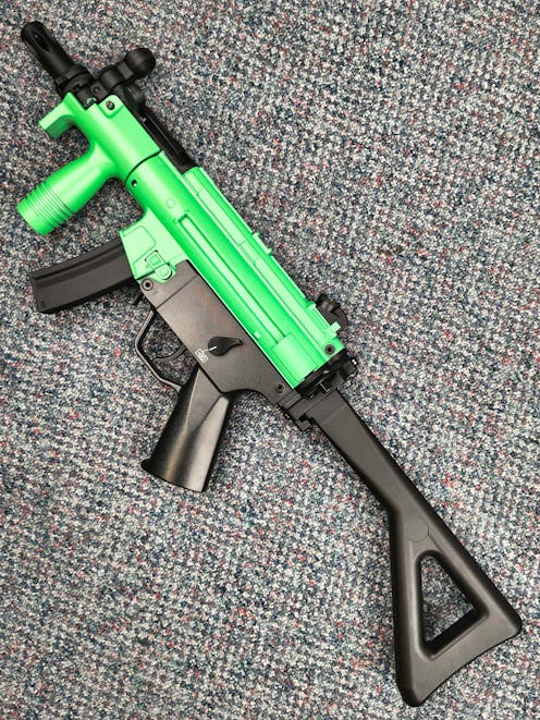 Jing Gong BY-105283 JG203 SMG-5K Submachine Gun AEG