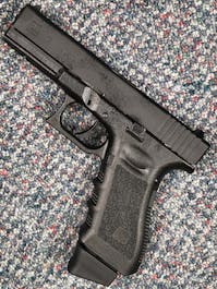 Umarex BY-105052 GLOCK 17 Gen3 CO2 Airsoft Pistol Deluxe Kit