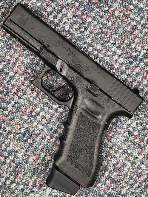 Umarex BY-105052 GLOCK 17 Gen3 CO2 Airsoft Pistol Deluxe Kit