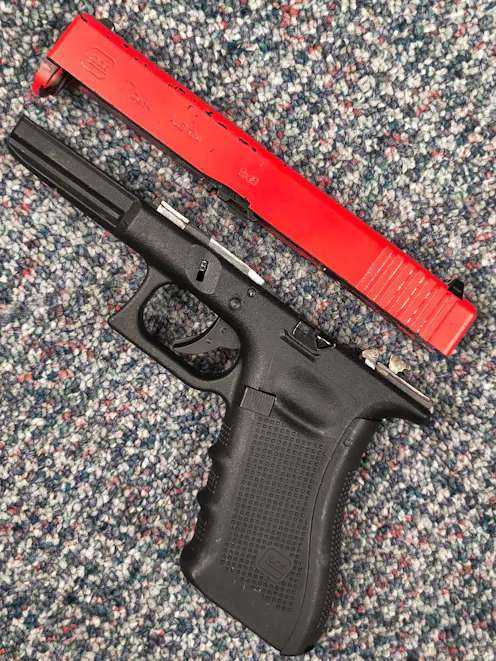 Umarex BY-105570 - GLOCK 17 Gen.4 GBB Pistol; PTT Red