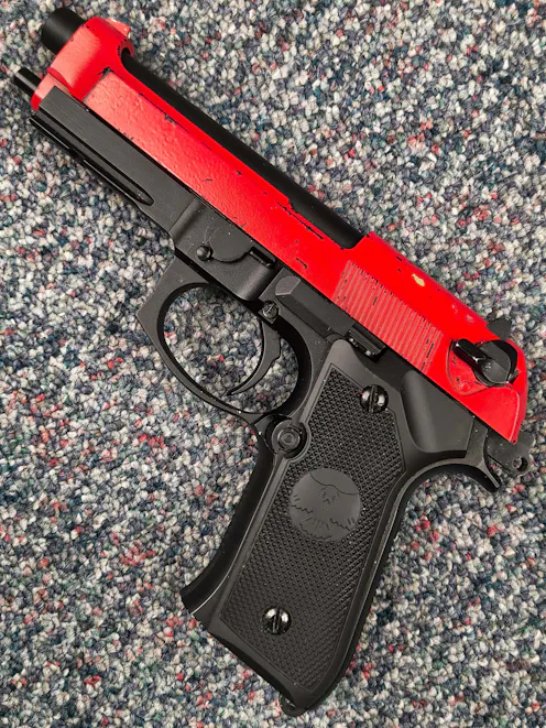 RAVEN BY-105579 - R9 GBB Pistol; Black; PTT Red