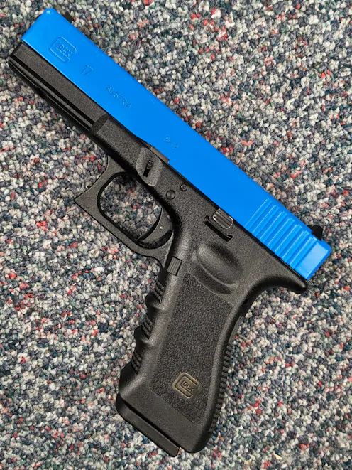 Umarex BY-105475 - GLOCK 17 Gen.3 GBB Pistol; Ultimate Edition; PTT Blue